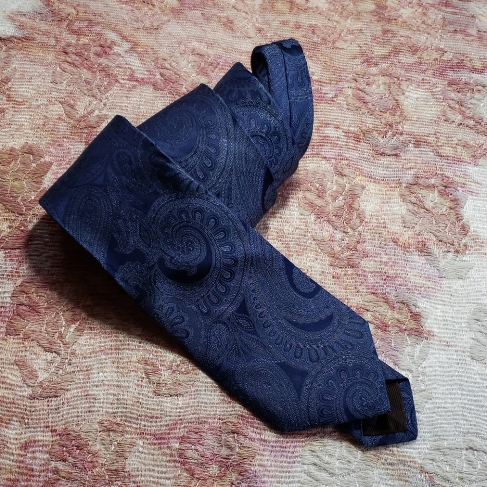 Michael Kors dark blue paisley print men tie